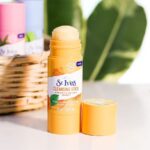 شوینده استیکی حاوی زردآلو و عسل مانوکا سینت ایوز 45gr - Image 3